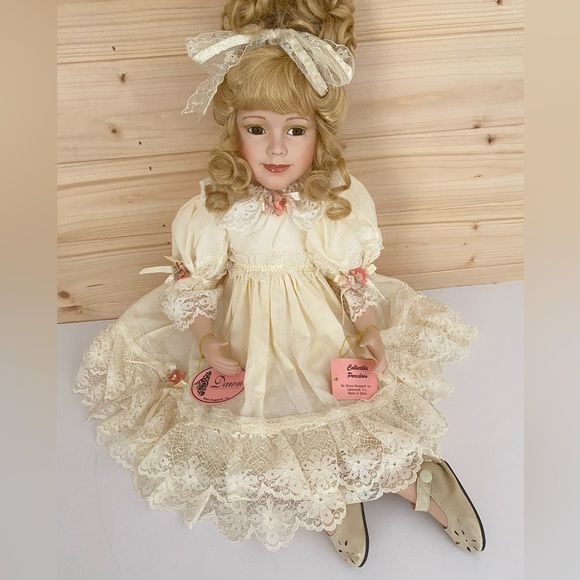 Vintage SHOW-STOPPERS Collectible Porcelain Doll Dawn - Picture 10 of 16